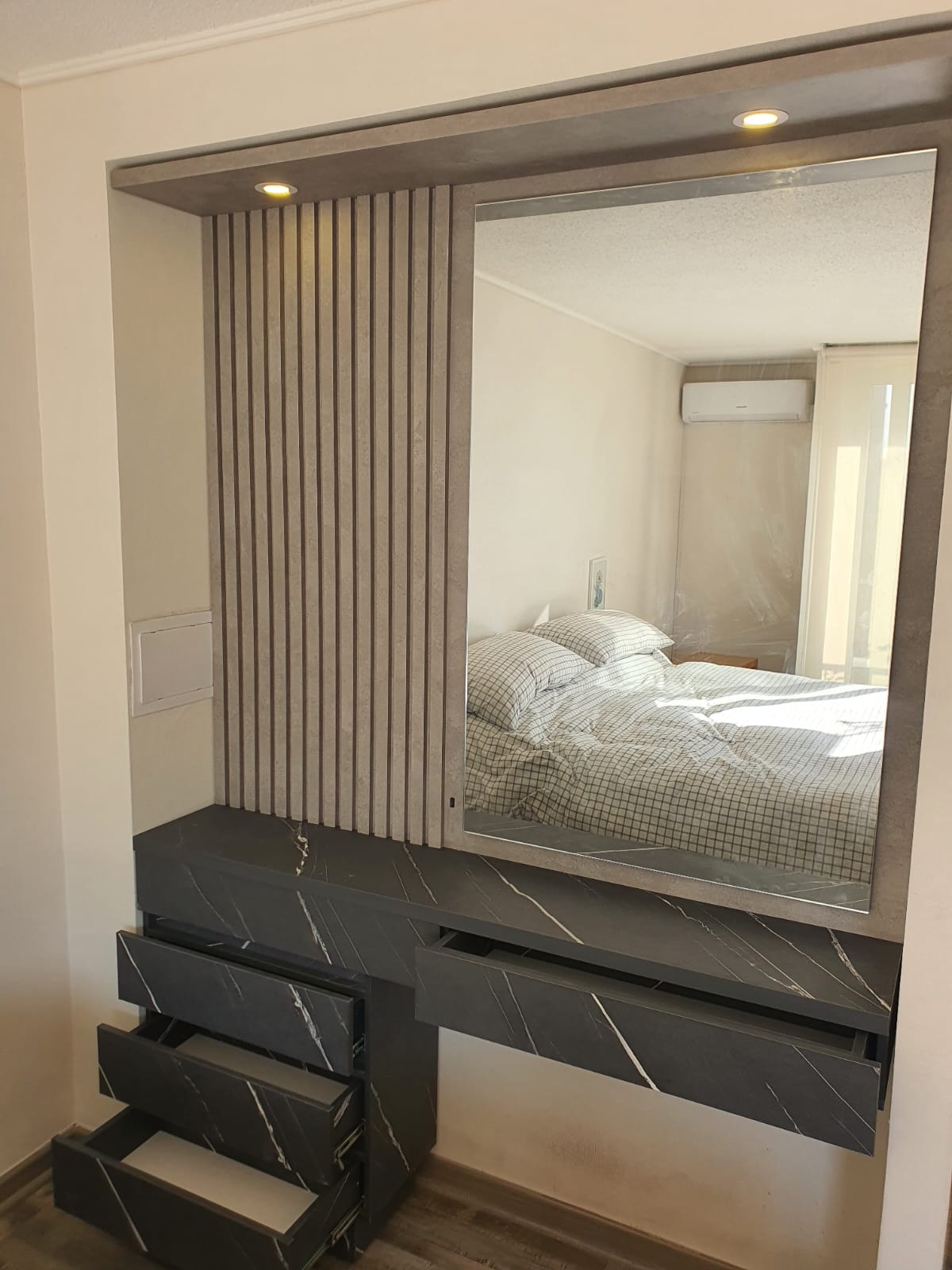 Tocador Reflejo Contemporáneo