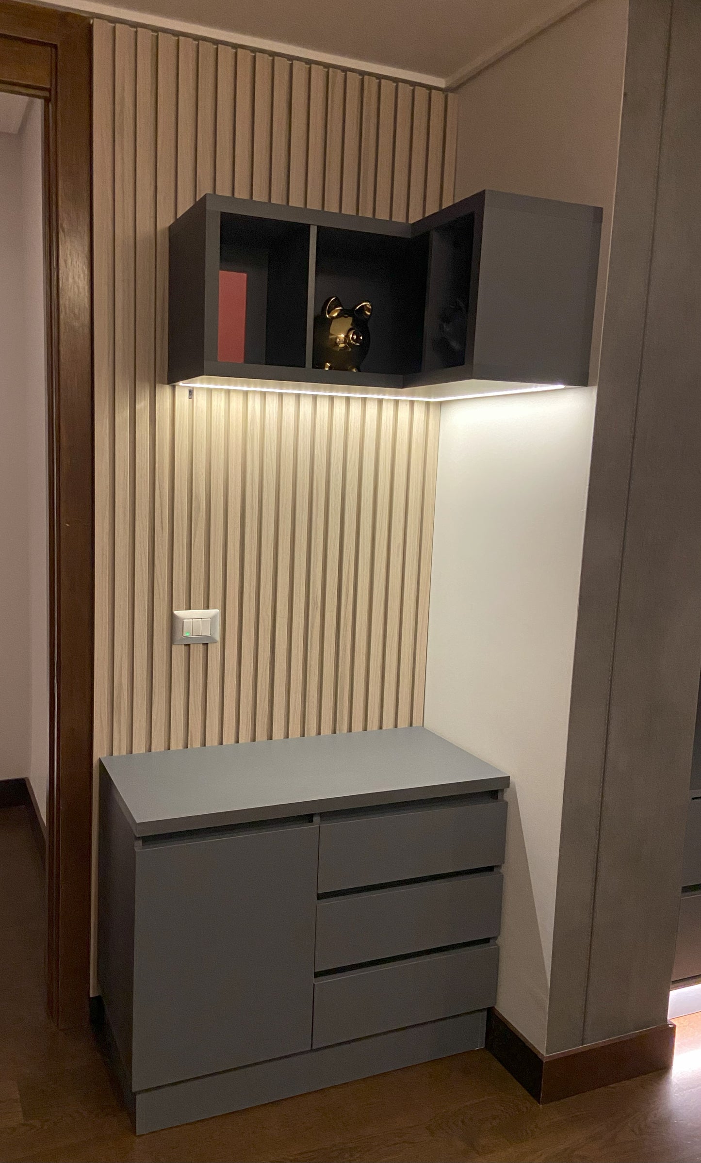 Cómoda con Repisa esquinada